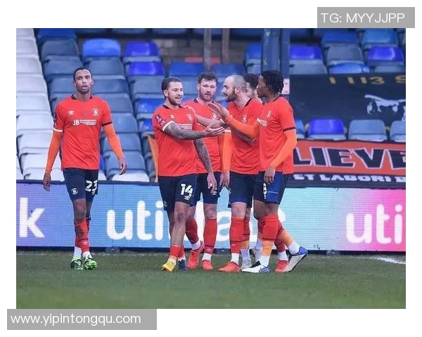 德比郡主场迎战哈德斯菲全力争胜的激烈对决 德比郡主场迎战哈德斯菲全力争胜的激烈对决